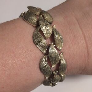 Elegant Gold-Toned Leaf Bracelet